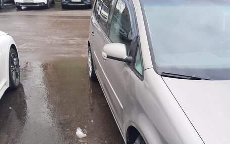 Volkswagen Touran III, 2008 год, 450 000 рублей, 3 фотография