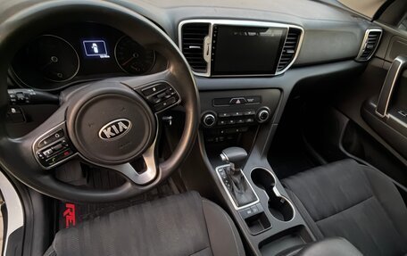 KIA Sportage IV рестайлинг, 2018 год, 1 800 000 рублей, 15 фотография