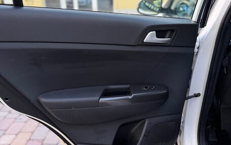 KIA Sportage IV рестайлинг, 2018 год, 1 800 000 рублей, 12 фотография