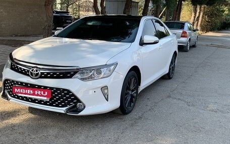 Toyota Camry, 2018 год, 1 580 000 рублей, 6 фотография