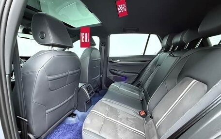 Volkswagen Golf VIII, 2023 год, 2 050 000 рублей, 12 фотография