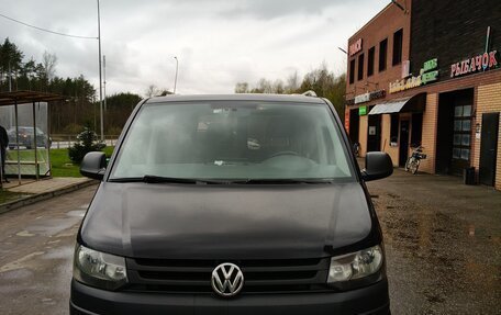 Volkswagen Caravelle T5, 2015 год, 2 650 000 рублей, 2 фотография