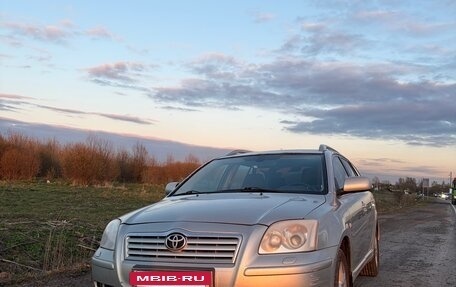 Toyota Avensis III рестайлинг, 2004 год, 460 500 рублей, 2 фотография