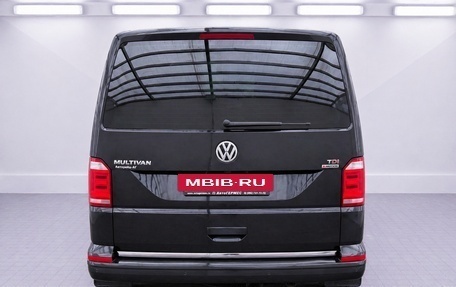 Volkswagen Multivan T6 рестайлинг, 2017 год, 3 490 000 рублей, 3 фотография