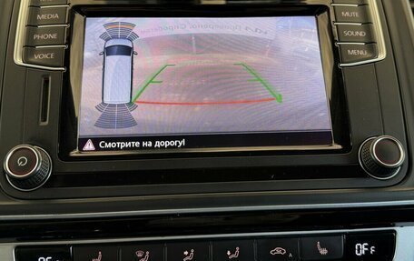 Volkswagen Multivan T6 рестайлинг, 2017 год, 3 490 000 рублей, 8 фотография