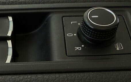 Volkswagen Multivan T6 рестайлинг, 2017 год, 3 490 000 рублей, 11 фотография