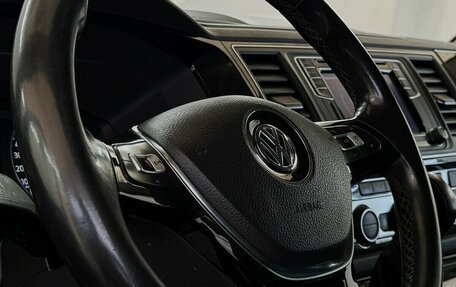 Volkswagen Multivan T6 рестайлинг, 2017 год, 3 490 000 рублей, 12 фотография