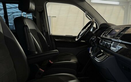 Volkswagen Multivan T6 рестайлинг, 2017 год, 3 490 000 рублей, 13 фотография