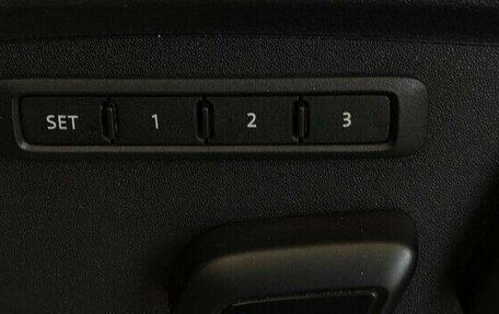 Volkswagen Multivan T6 рестайлинг, 2017 год, 3 490 000 рублей, 10 фотография