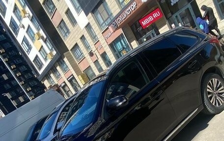 Mitsubishi Outlander III рестайлинг 3, 2022 год, 3 100 000 рублей, 4 фотография