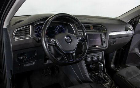 Volkswagen Tiguan II, 2017 год, 1 898 000 рублей, 19 фотография