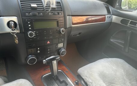 Volkswagen Touareg III, 2005 год, 700 000 рублей, 4 фотография