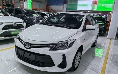 Toyota Vios III, 2022 год, 1 300 000 рублей, 1 фотография