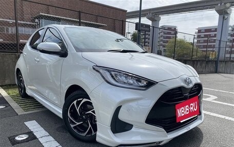 Toyota Yaris, 2022 год, 1 149 000 рублей, 3 фотография