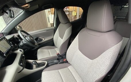 Toyota Yaris, 2022 год, 1 149 000 рублей, 9 фотография