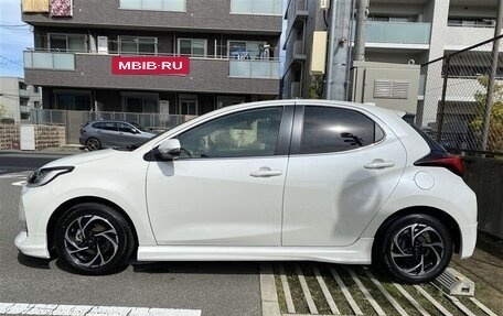 Toyota Yaris, 2022 год, 1 149 000 рублей, 7 фотография