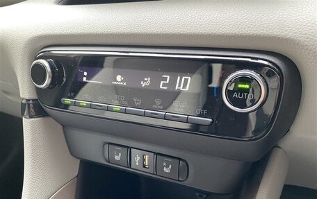 Toyota Yaris, 2022 год, 1 149 000 рублей, 22 фотография