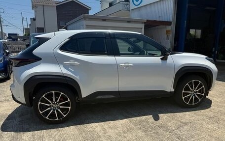 Toyota Yaris Cross, 2023 год, 1 350 000 рублей, 10 фотография