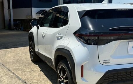 Toyota Yaris Cross, 2023 год, 1 350 000 рублей, 13 фотография