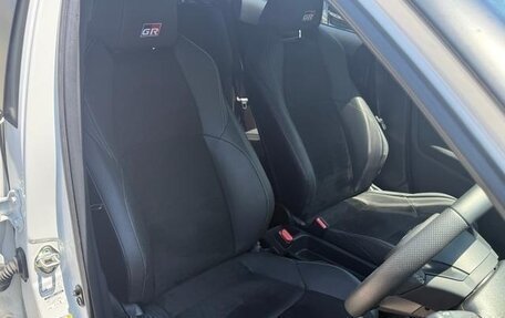 Toyota Yaris Cross, 2023 год, 1 350 000 рублей, 18 фотография