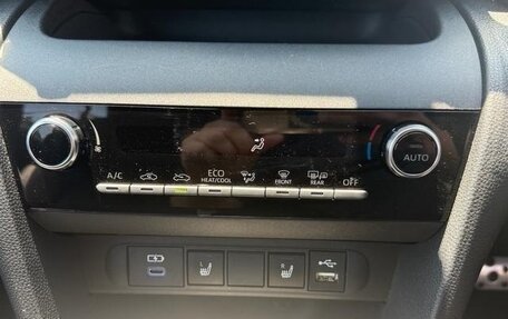 Toyota Yaris Cross, 2023 год, 1 350 000 рублей, 25 фотография