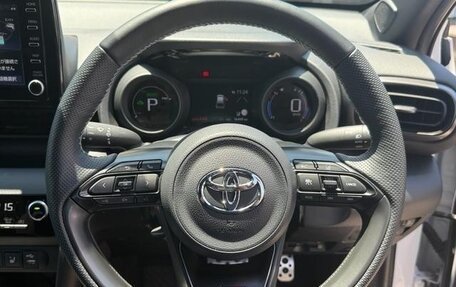 Toyota Yaris Cross, 2023 год, 1 350 000 рублей, 17 фотография