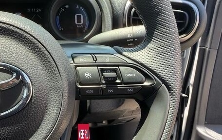 Toyota Yaris Cross, 2023 год, 1 350 000 рублей, 23 фотография