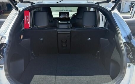 Toyota Yaris Cross, 2023 год, 1 350 000 рублей, 26 фотография