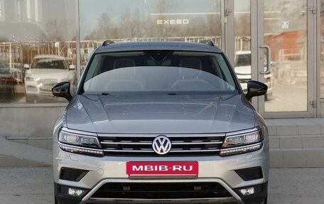 Volkswagen Tiguan II, 2019 год, 2 400 000 рублей, 2 фотография