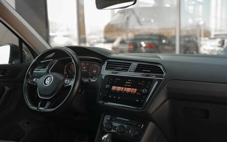 Volkswagen Tiguan II, 2019 год, 2 400 000 рублей, 10 фотография