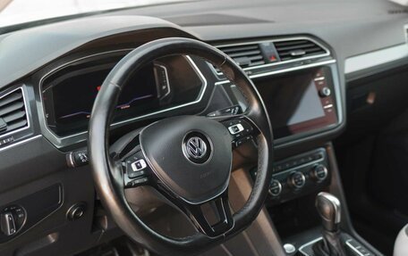 Volkswagen Tiguan II, 2019 год, 2 400 000 рублей, 11 фотография