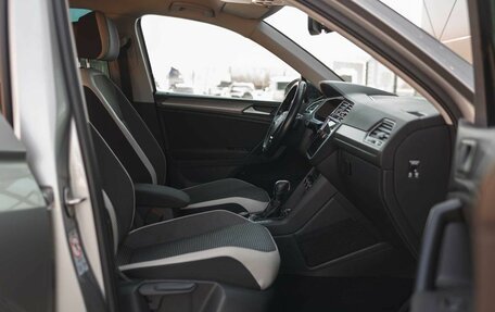 Volkswagen Tiguan II, 2019 год, 2 400 000 рублей, 21 фотография