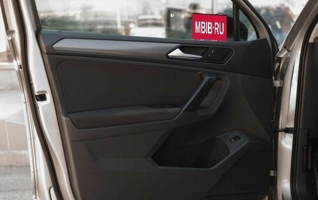 Volkswagen Tiguan II, 2019 год, 2 400 000 рублей, 18 фотография