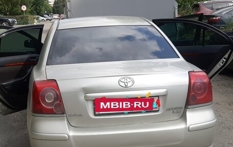 Toyota Avensis III рестайлинг, 2004 год, 600 000 рублей, 4 фотография