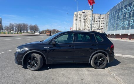 Volkswagen Tiguan II, 2021 год, 3 700 000 рублей, 2 фотография