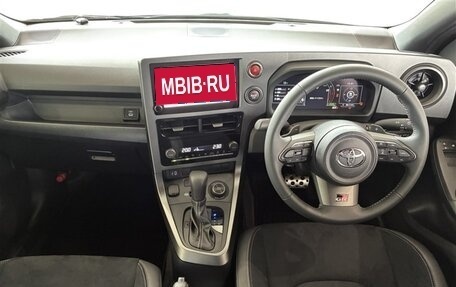 Toyota Yaris, 2025 год, 5 000 000 рублей, 8 фотография