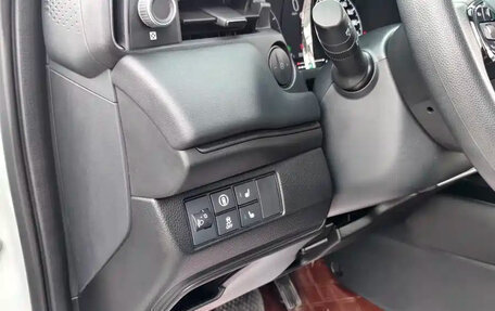 Honda Vezel, 2023 год, 1 650 000 рублей, 11 фотография