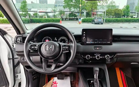 Honda Vezel, 2023 год, 1 650 000 рублей, 10 фотография
