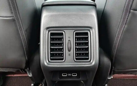 Honda Vezel, 2023 год, 1 650 000 рублей, 19 фотография