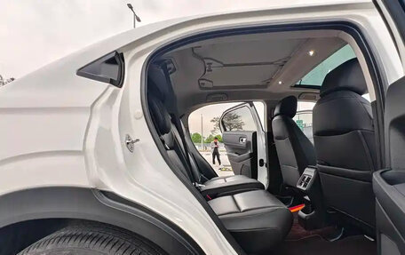 Honda Vezel, 2023 год, 1 650 000 рублей, 16 фотография