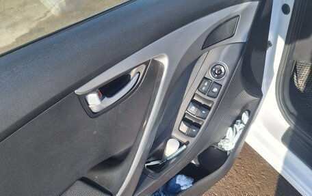 Hyundai Elantra V, 2015 год, 850 000 рублей, 5 фотография