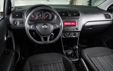Volkswagen Polo VI (EU Market), 2017 год, 899 000 рублей, 6 фотография