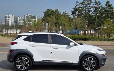 Hyundai Kona I, 2023 год, 1 720 000 рублей, 4 фотография