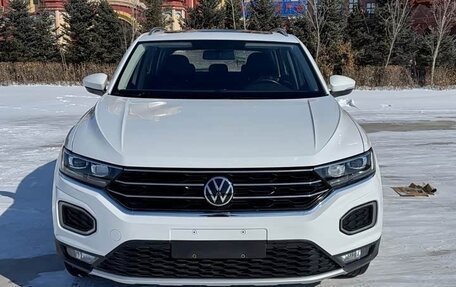 Volkswagen T-Roc I, 2023 год, 1 810 011 рублей, 2 фотография