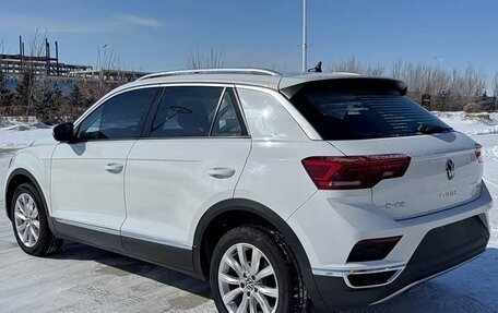 Volkswagen T-Roc I, 2023 год, 1 810 011 рублей, 5 фотография