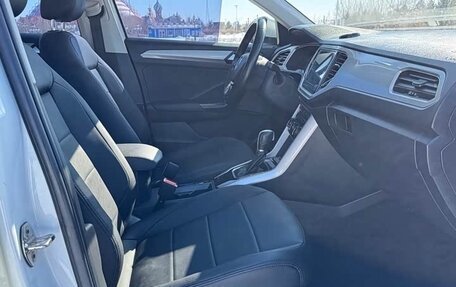 Volkswagen T-Roc I, 2023 год, 1 810 011 рублей, 13 фотография