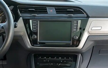 Volkswagen Touran III, 2022 год, 1 630 000 рублей, 13 фотография