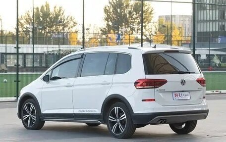 Volkswagen Touran III, 2022 год, 1 630 000 рублей, 6 фотография