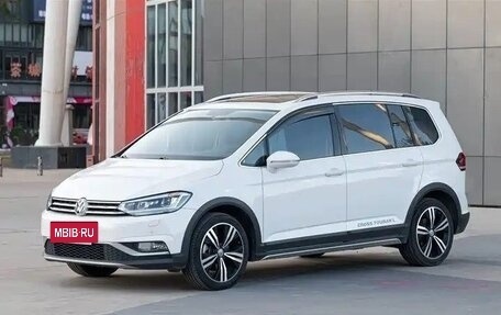Volkswagen Touran III, 2022 год, 1 630 000 рублей, 3 фотография