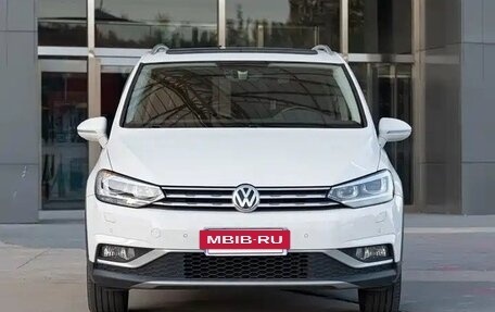 Volkswagen Touran III, 2022 год, 1 630 000 рублей, 2 фотография